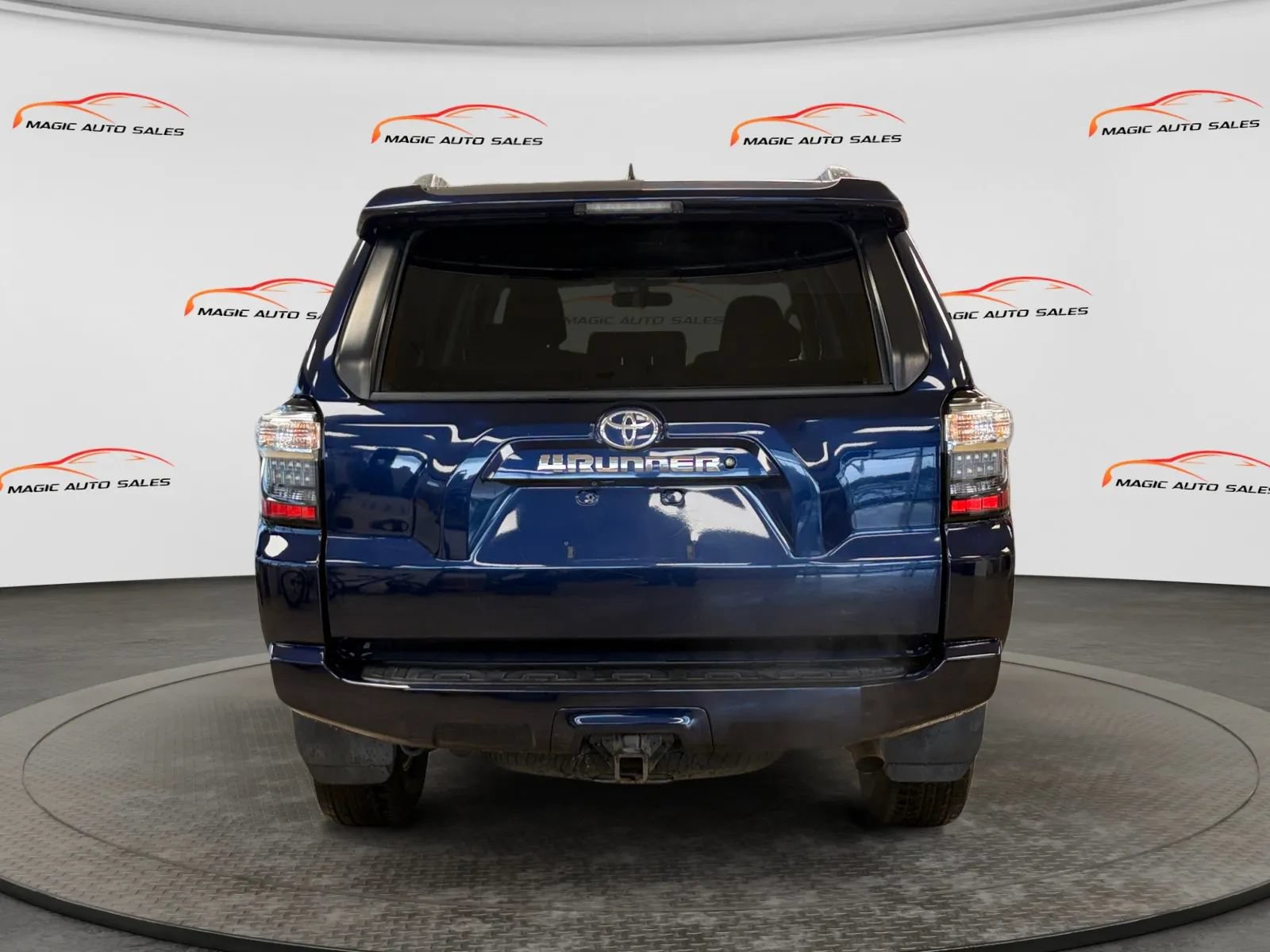 Used 2016 Toyota 4Runner SR5 AWD/4WD image 9