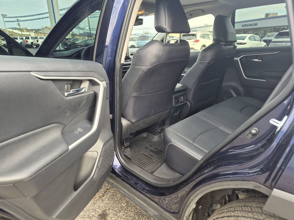 Used 2021 Toyota RAV4 XLE Premium image 25