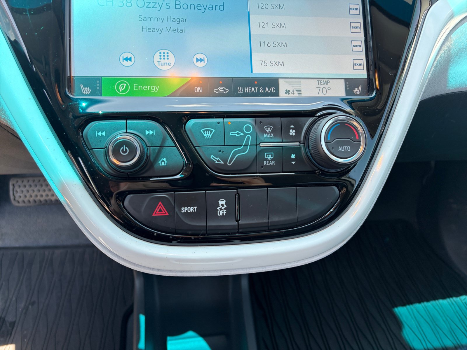 Used 2018 Chevrolet Bolt Premier w/ Infotainment Package FWD image 29
