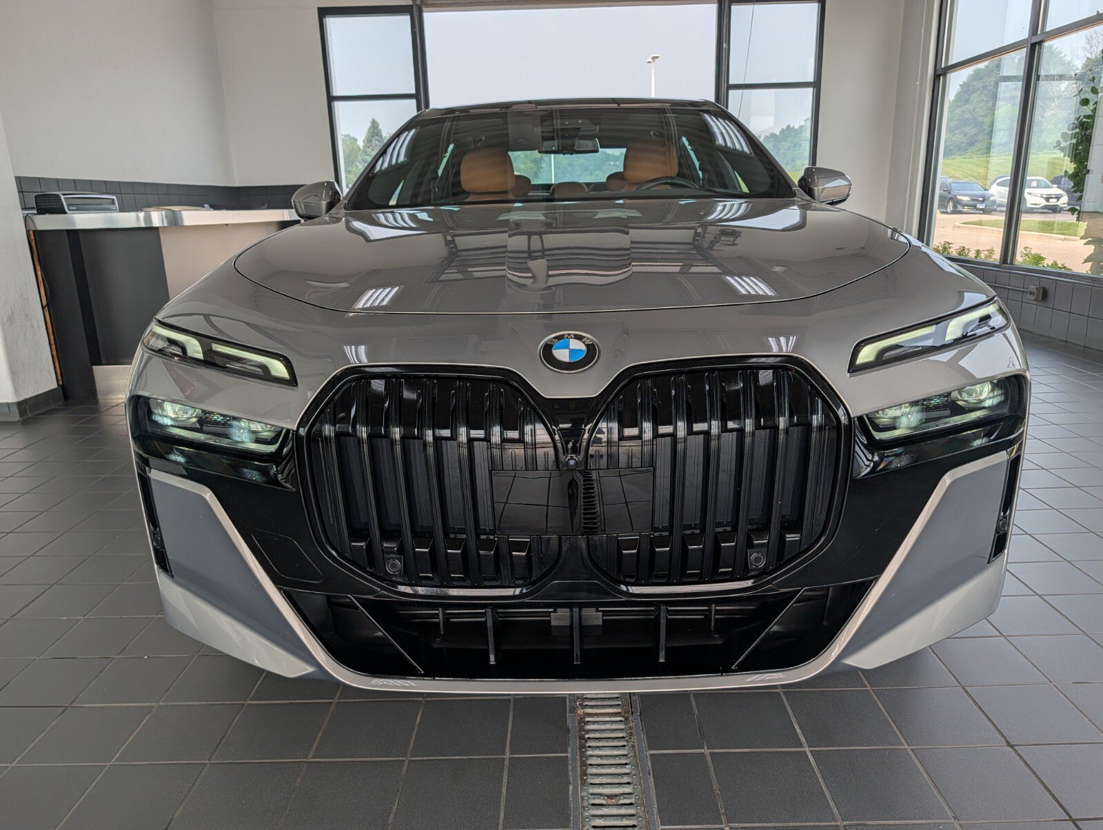 Used 2024 BMW 740i xDrive AWD/4WD image 8