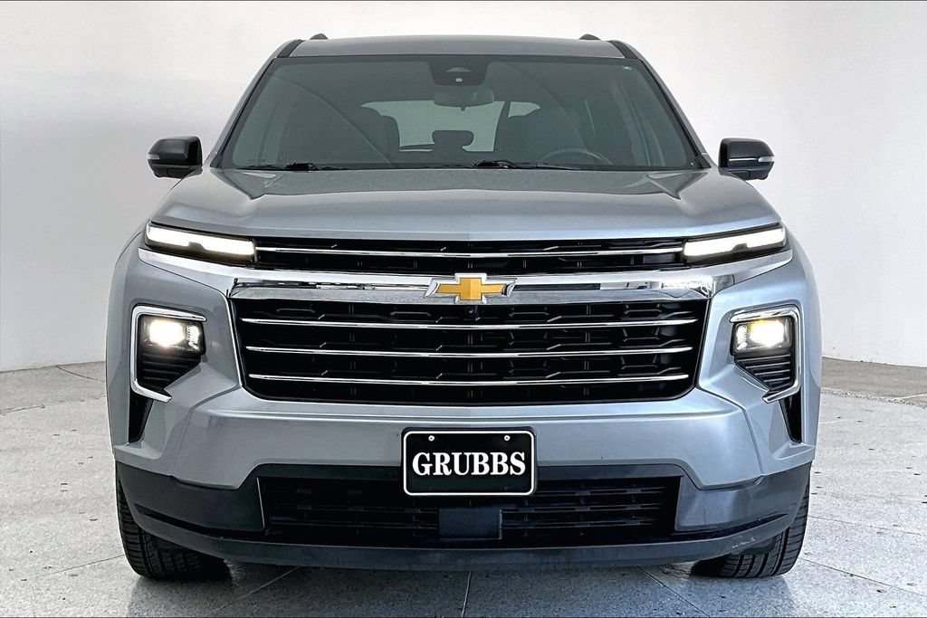 Used 2024 Chevrolet Traverse LT FWD image 3