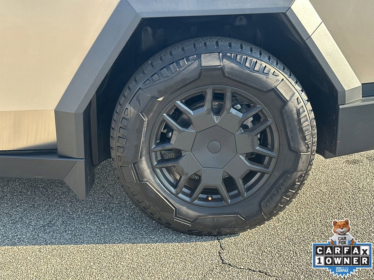 Used 2024 Tesla Cybertruck AWD Crew Cab image 19