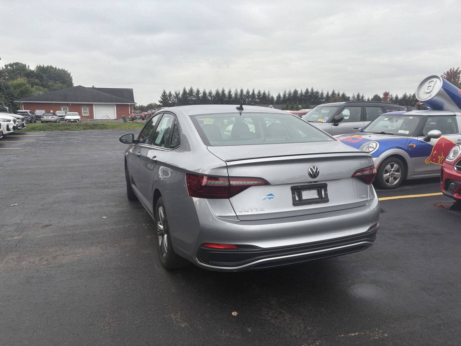 Used 2024 Volkswagen Jetta SE w/ Panoramic Sunroof Package FWD image 5