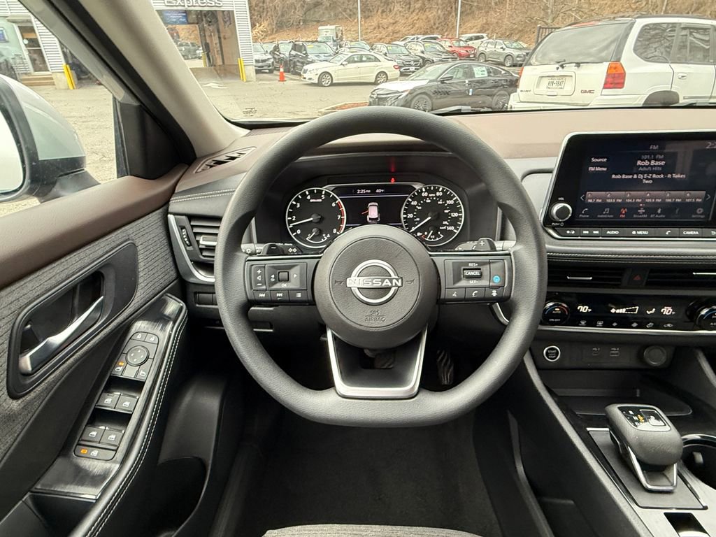 Used 2023 Nissan Rogue SV AWD/4WD image 13
