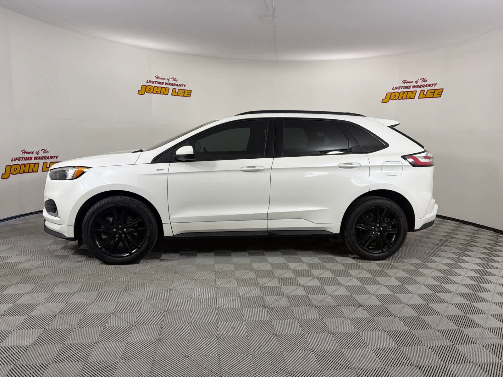 Used 2022 Ford Edge ST-Line w/ Class II Trailer Tow Package image 2