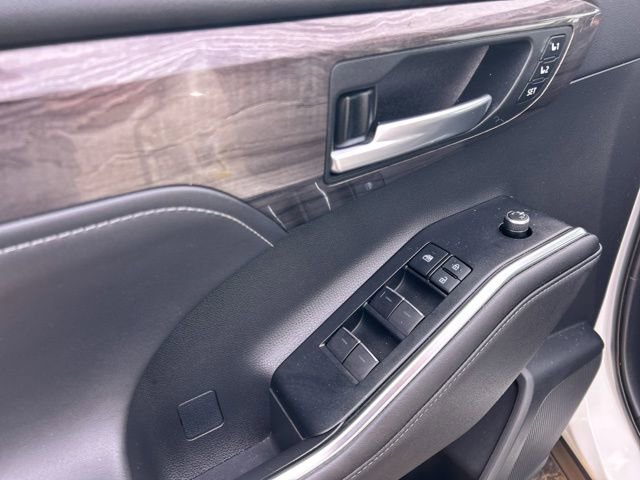 Used 2020 Toyota Highlander Limited image 31