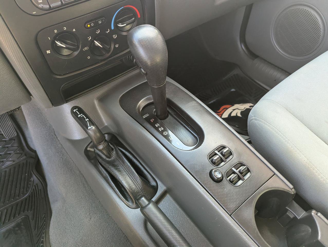 Used 2007 Jeep Liberty Sport AWD/4WD image 15