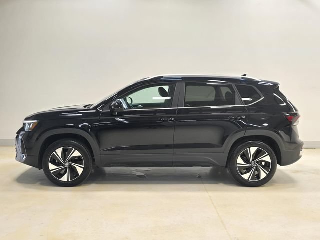 New 2026 Volkswagen Taos SE AWD/4WD image 3