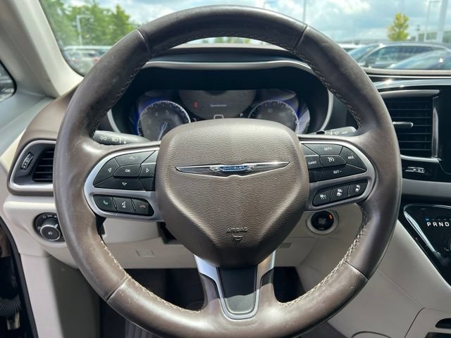 Used 2020 Chrysler Pacifica Touring-L Plus w/ Tire & Wheel Group FWD image 13
