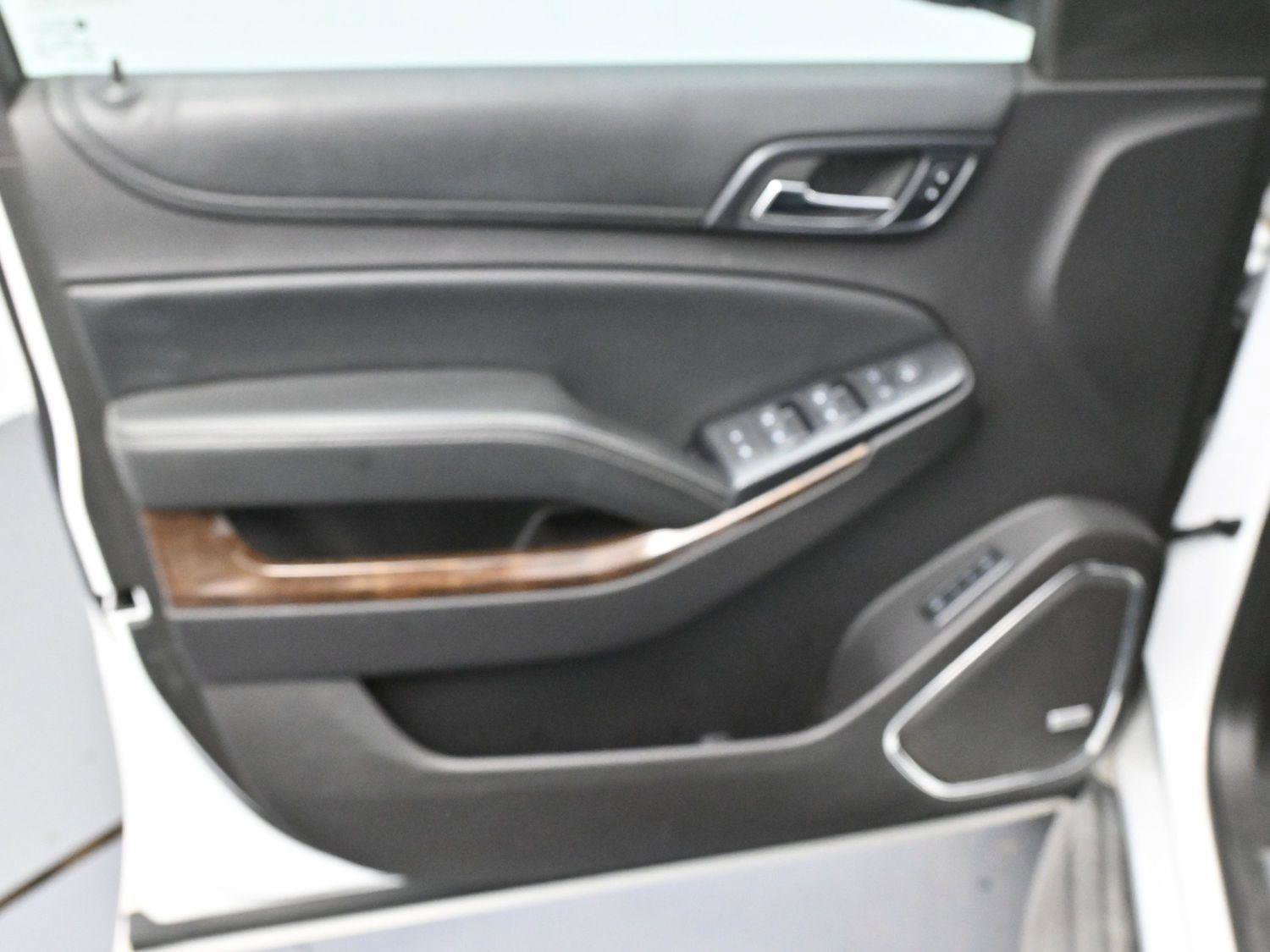 Used 2015 Chevrolet Suburban LT image 11