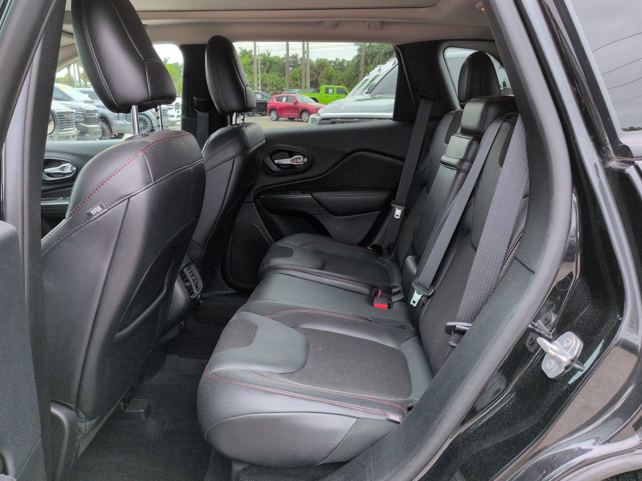 Used 2016 Jeep Cherokee Trailhawk w/ Comfort/Convenience Group AWD/4WD image 14