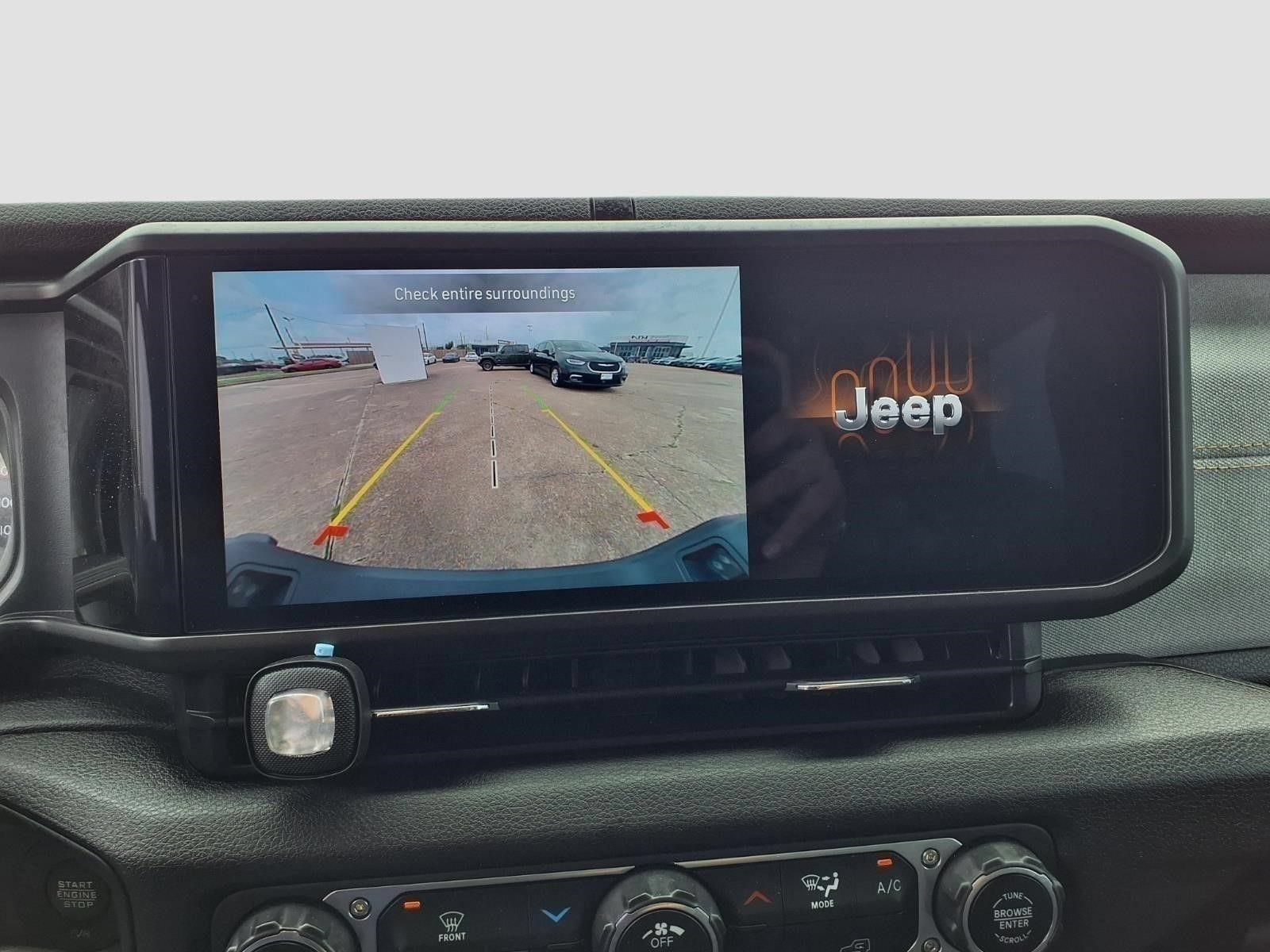 Used 2024 Jeep Gladiator Sport AWD/4WD image 19