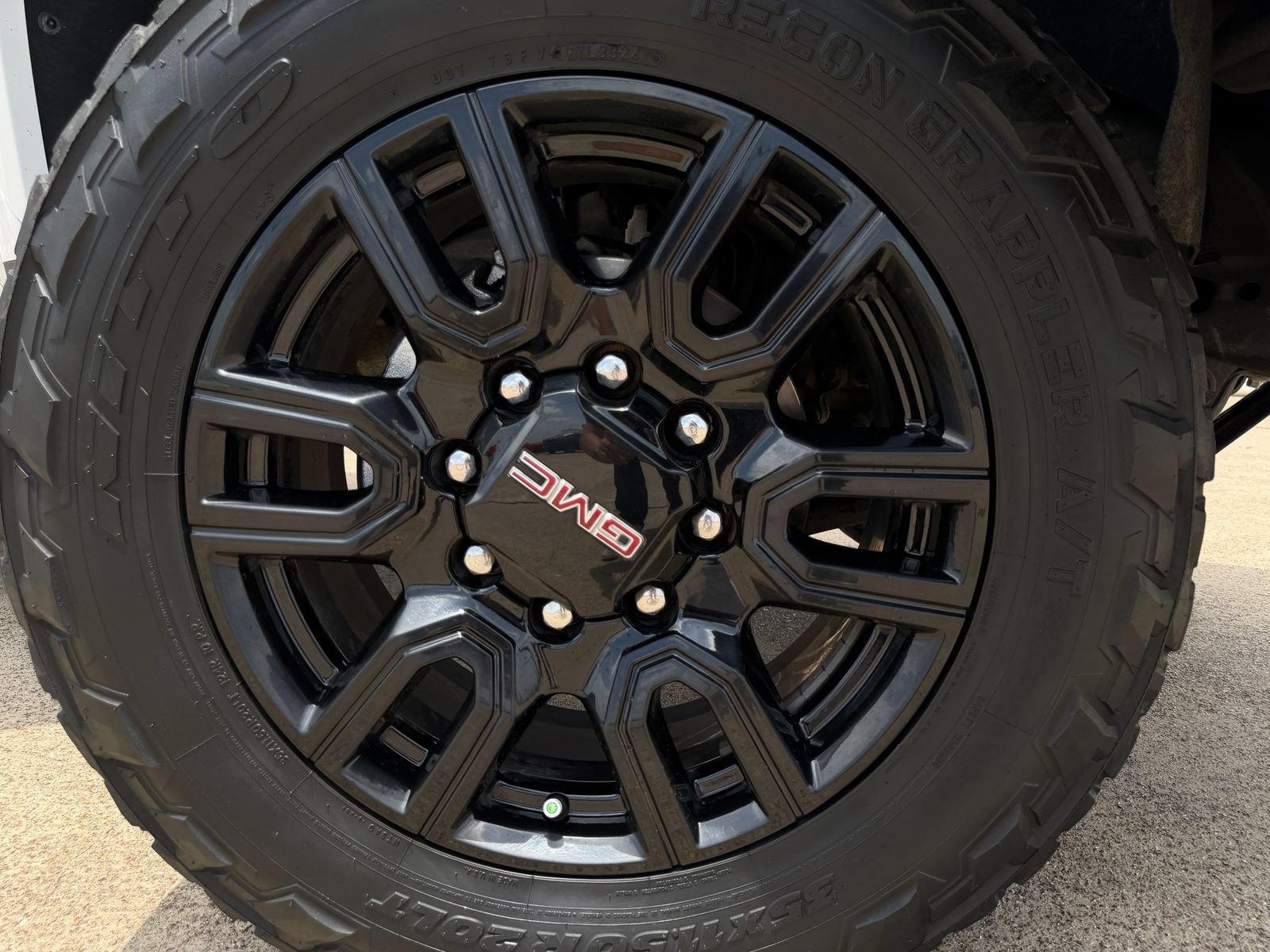 Used 2022 GMC Sierra 2500 AT4 w/ AT4 Premium Plus Package AWD/4WD image 10