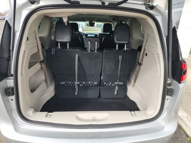 Used 2024 Chrysler Pacifica Touring-L FWD image 20