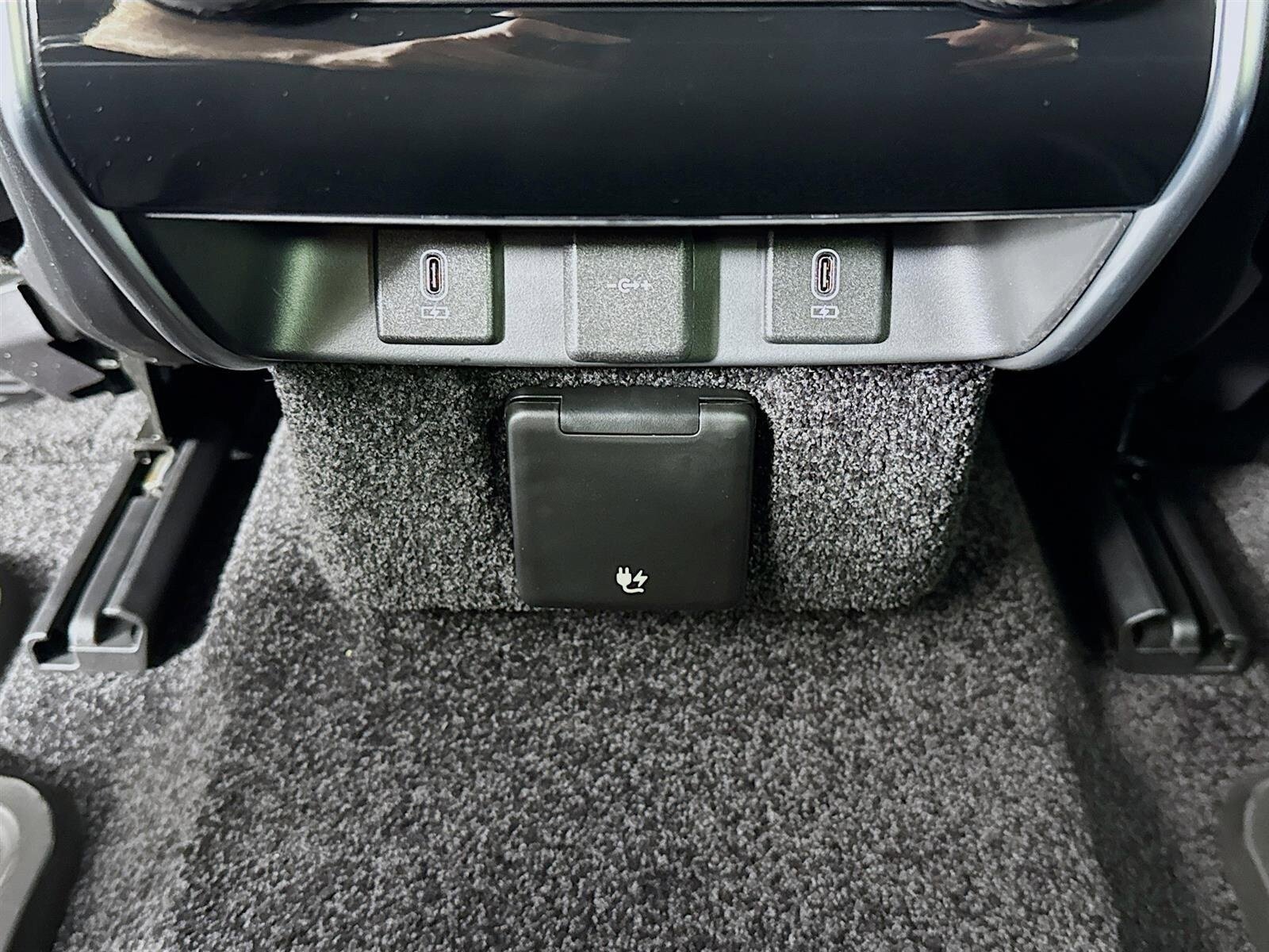 New 2026 Land Rover Range Rover Long Wheelbase SE AWD/4WD image 28
