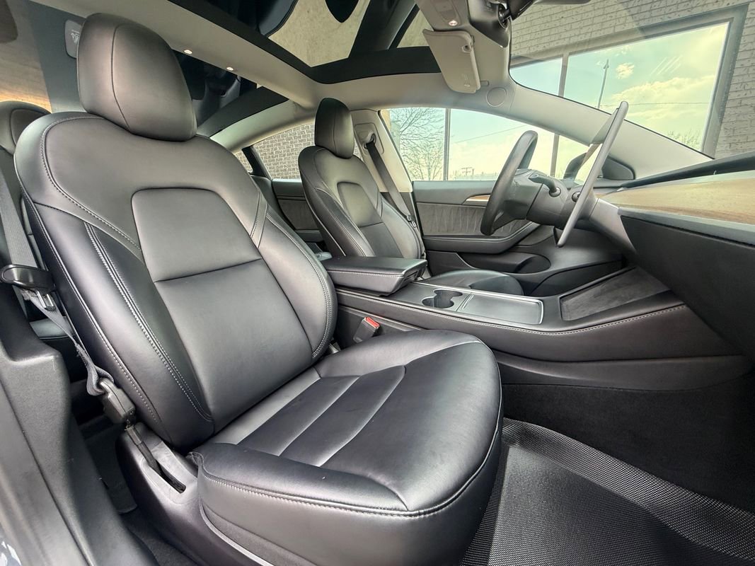 Used 2023 Tesla Model 3 Standard Range image 4