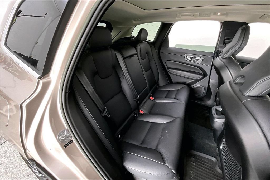 Certified 2023 Volvo XC60 B5 Plus w/ Protection Package Premier FWD image 27