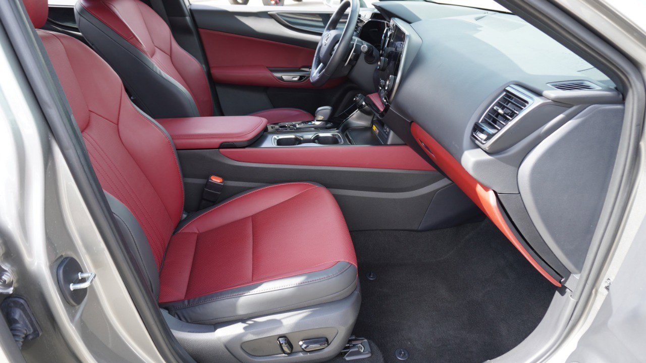 Used 2025 Lexus NX 250 FWD w/ Towing Package (2000 Lbs) image 14