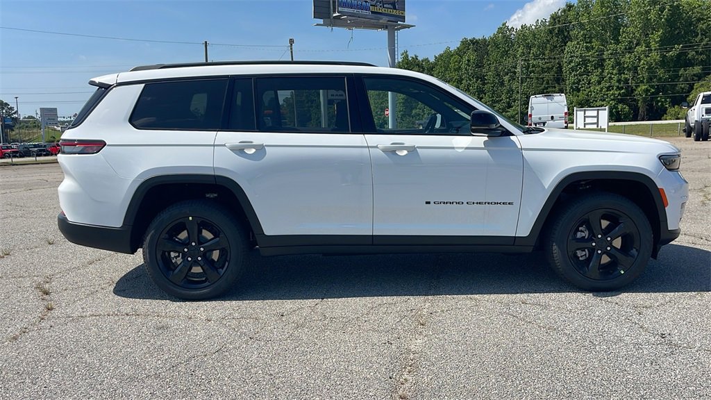 New 2025 Jeep Grand Cherokee L Limited w/ Black Appearance Package image 8