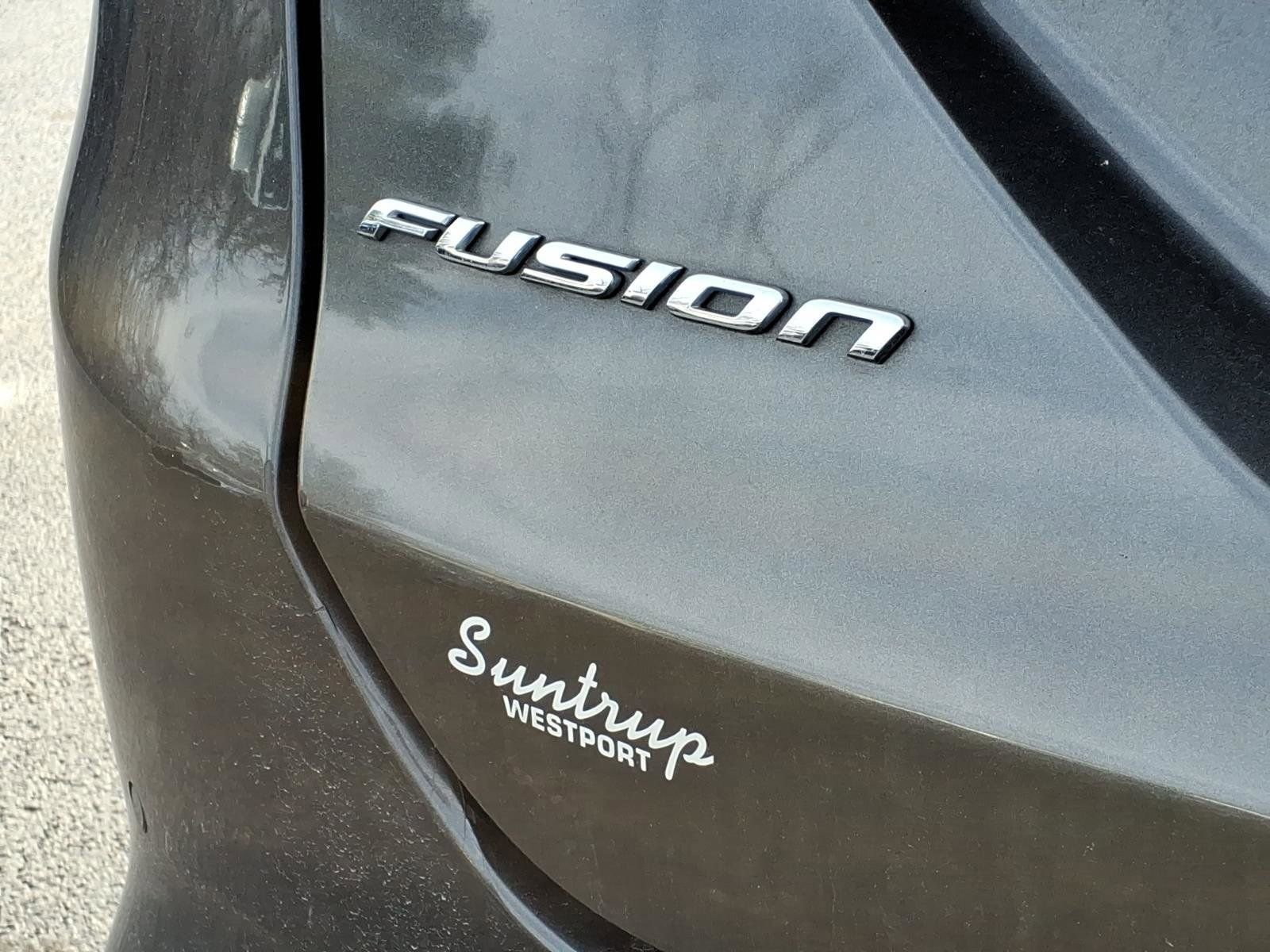 Used 2018 Ford Fusion SE w/ Fusion SE Technology Package image 24