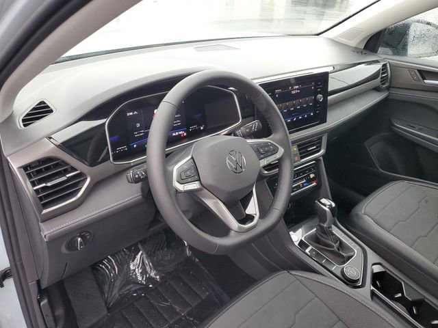 New 2026 Volkswagen Taos SE image 14