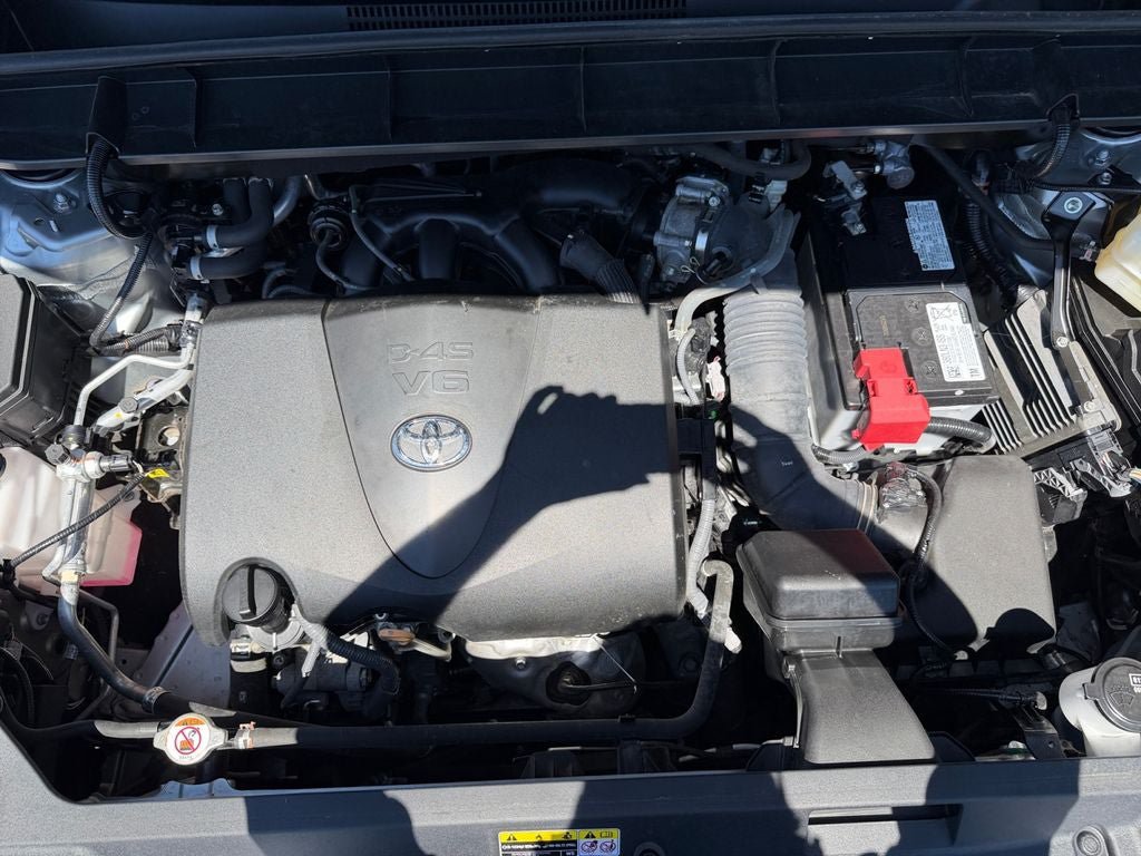 Used 2021 Toyota Highlander L AWD/4WD image 30