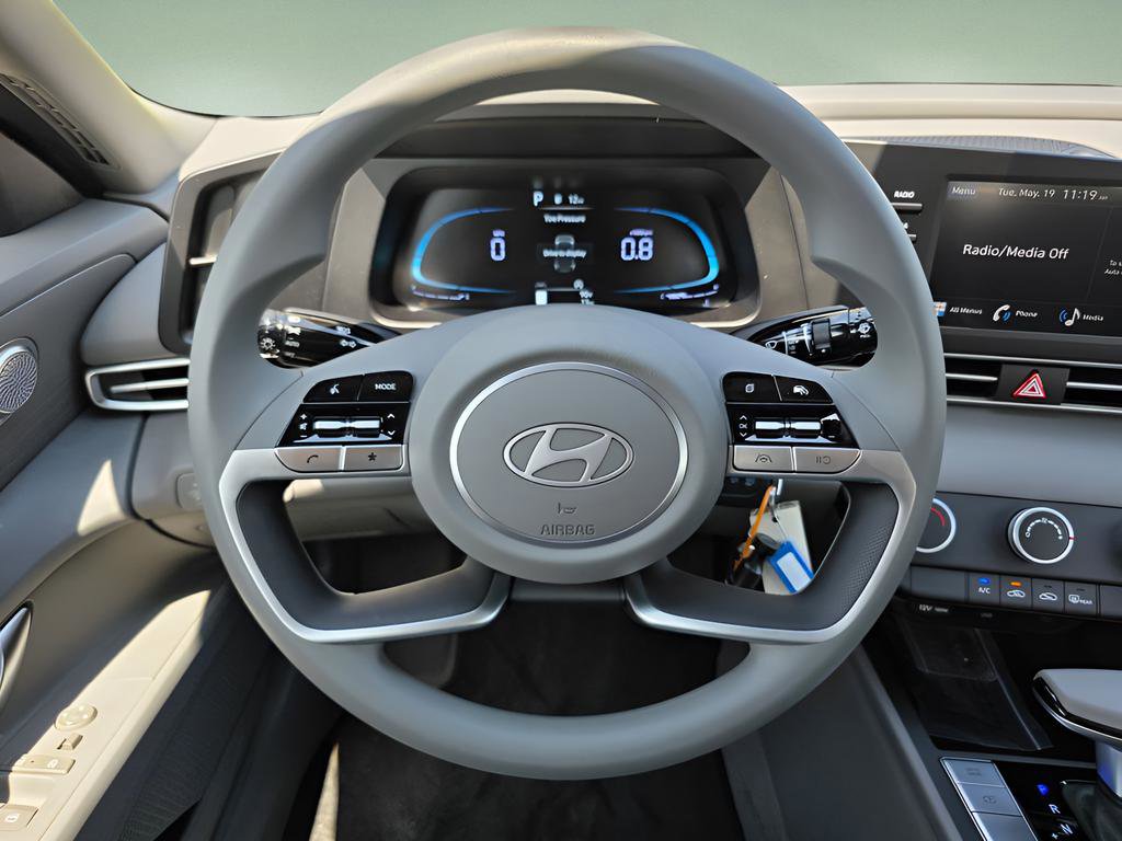 New 2026 Hyundai Elantra SE FWD image 16