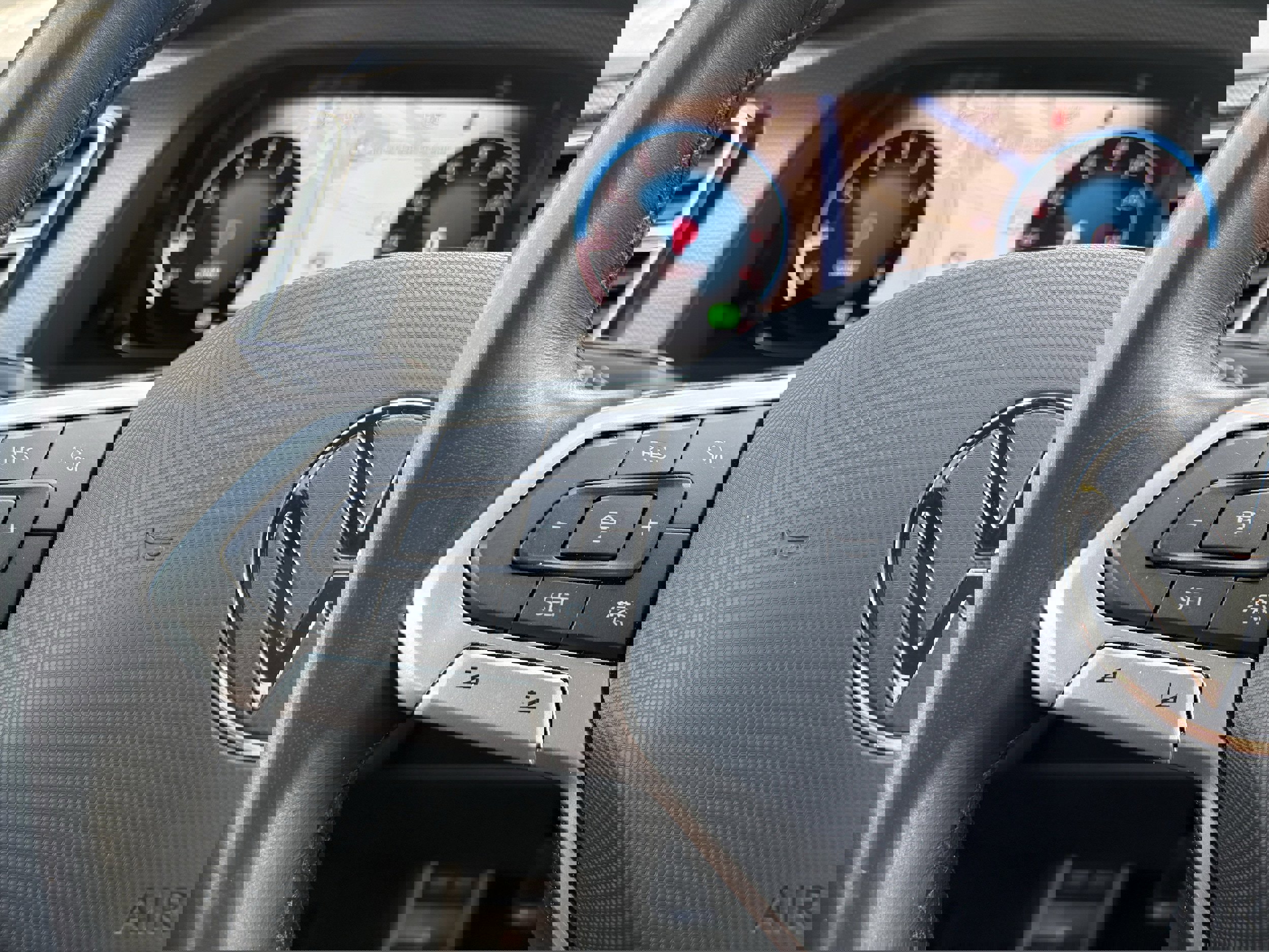 Used 2025 Volkswagen Atlas Cross Sport SEL R-Line image 15