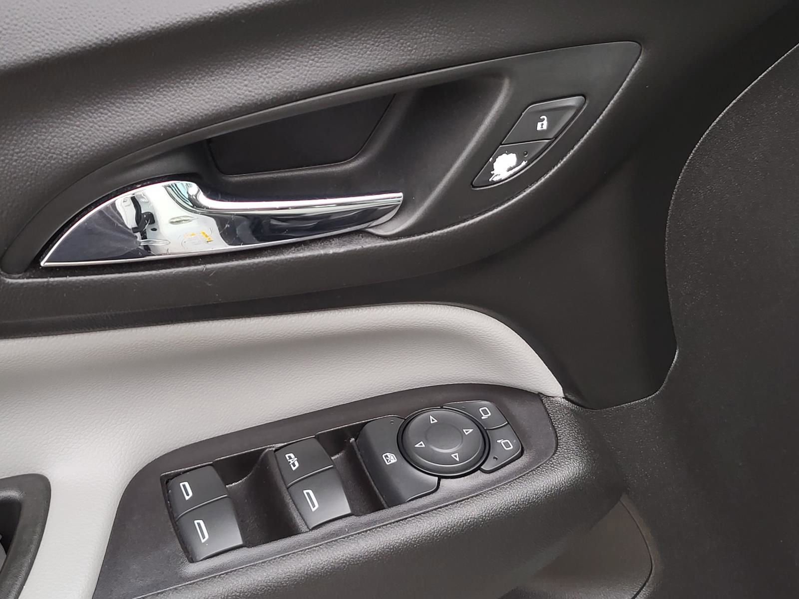 Used 2019 Chevrolet Equinox LS FWD image 16