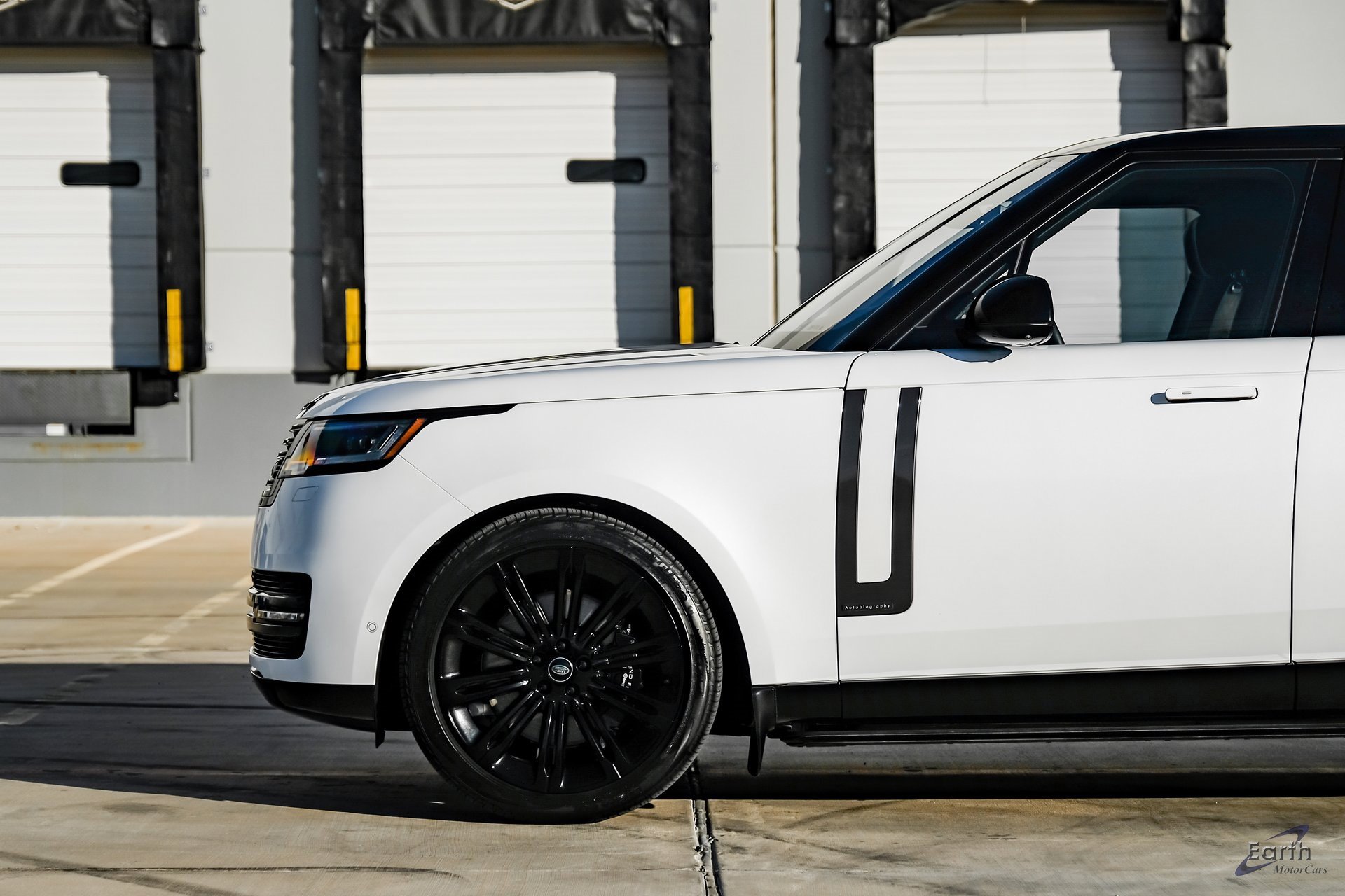 Used 2023 Land Rover Range Rover Long Wheelbase Autobiography image 6