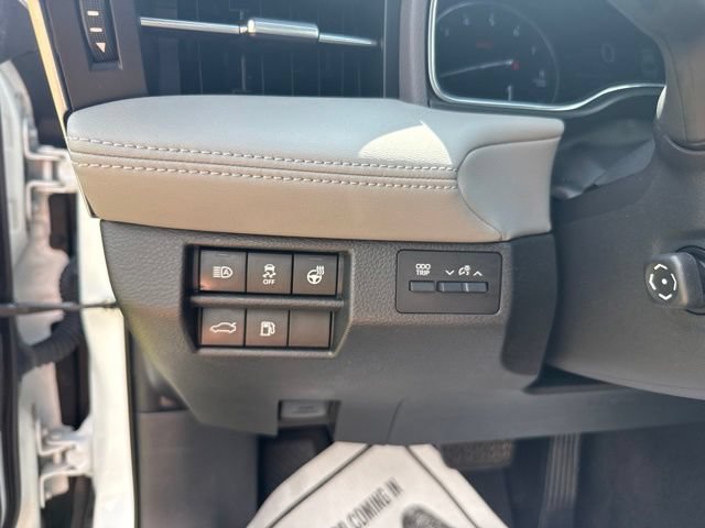 Used 2019 Toyota Avalon Limited FWD image 14