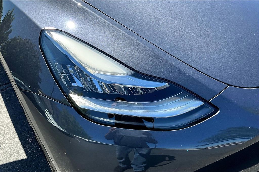 Used 2022 Tesla Model Y Long Range image 29