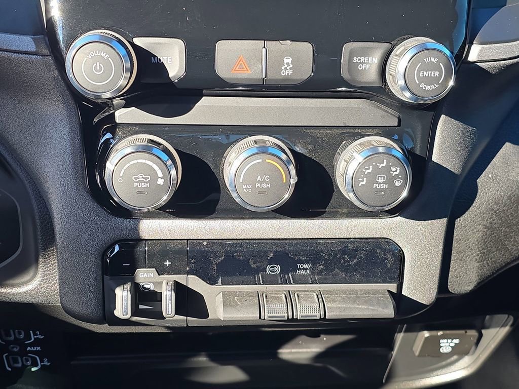 Used 2025 RAM 3500 Tradesman w/ Chrome Appearance Group image 24