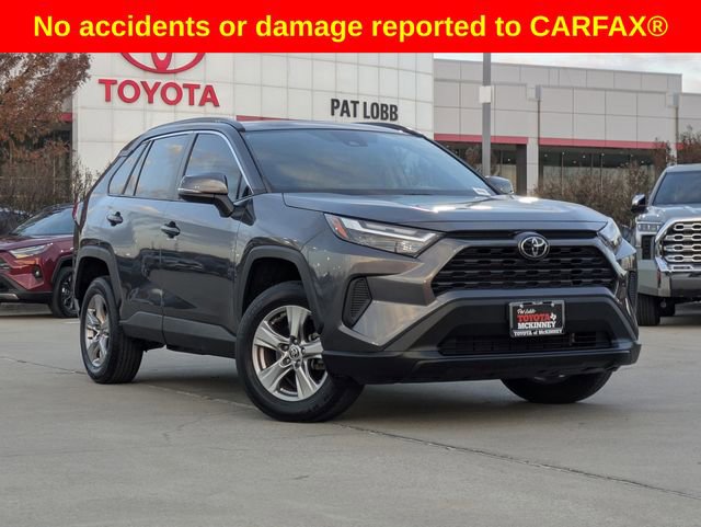 Used 2022 Toyota RAV4 XLE w/ Convenience Package image 2