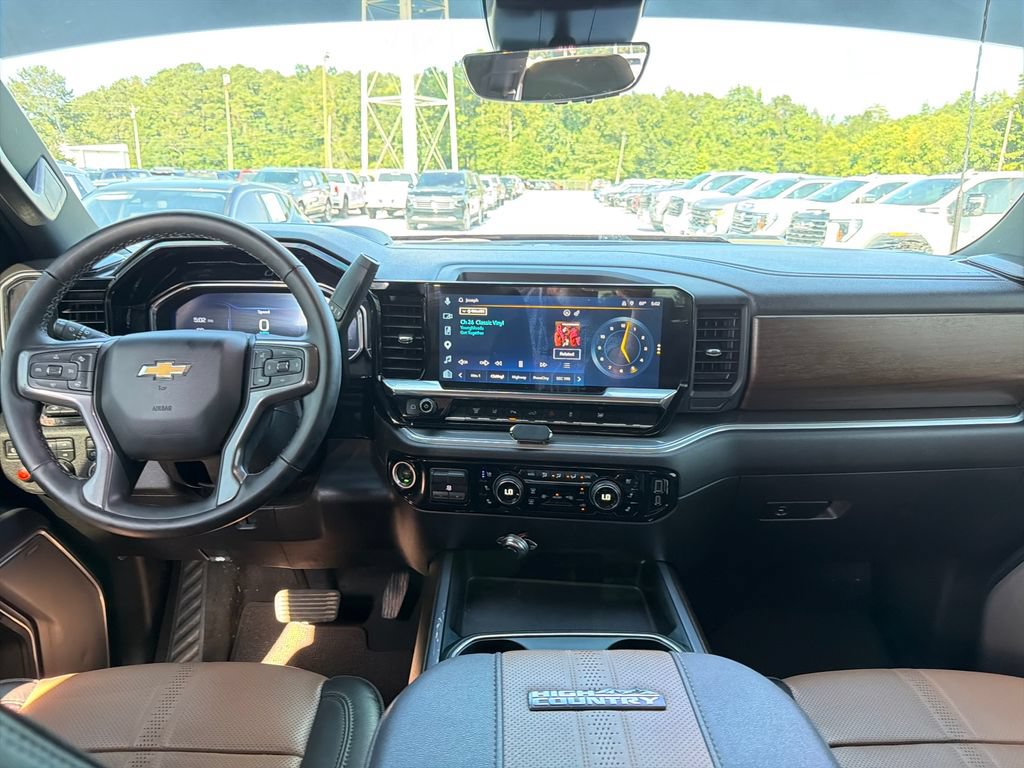 Used 2025 Chevrolet Silverado 3500 High Country w/ High Country Premium Package AWD/4WD image 13