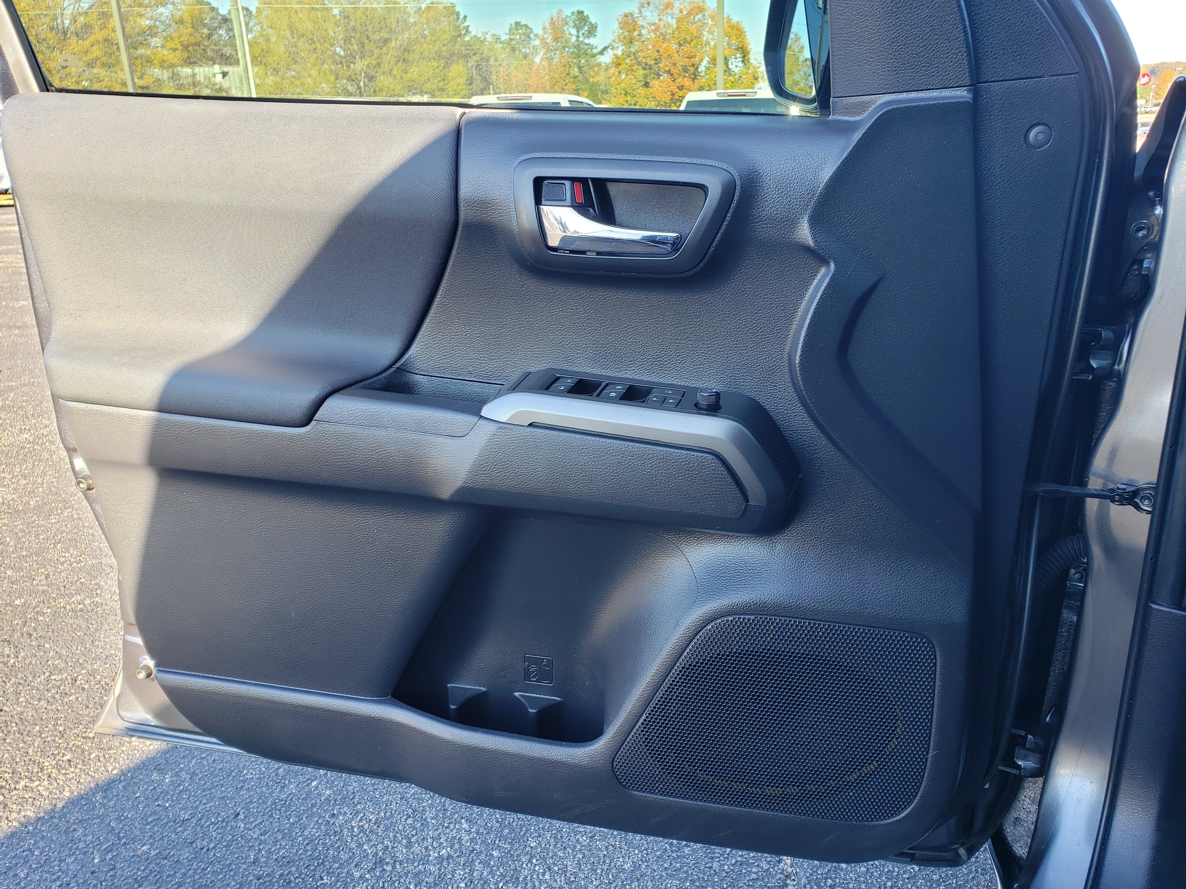 Used 2022 Toyota Tacoma TRD Off-Road w/ Technology Package image 13