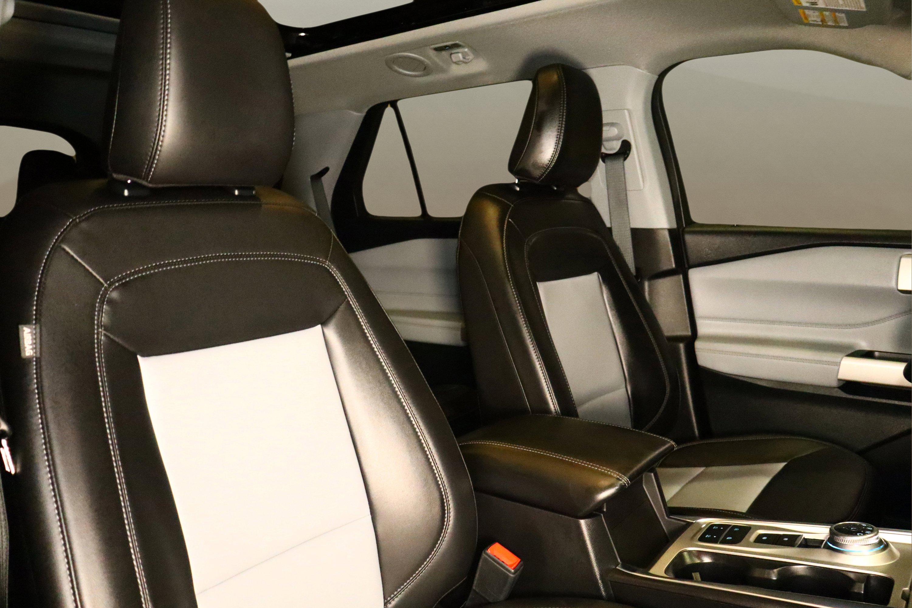 Used 2023 Ford Explorer XLT w/ Equipment Group 202A image 21