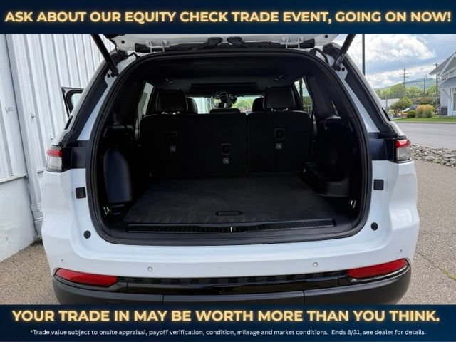 Used 2023 Jeep Grand Cherokee Altitude AWD/4WD image 22