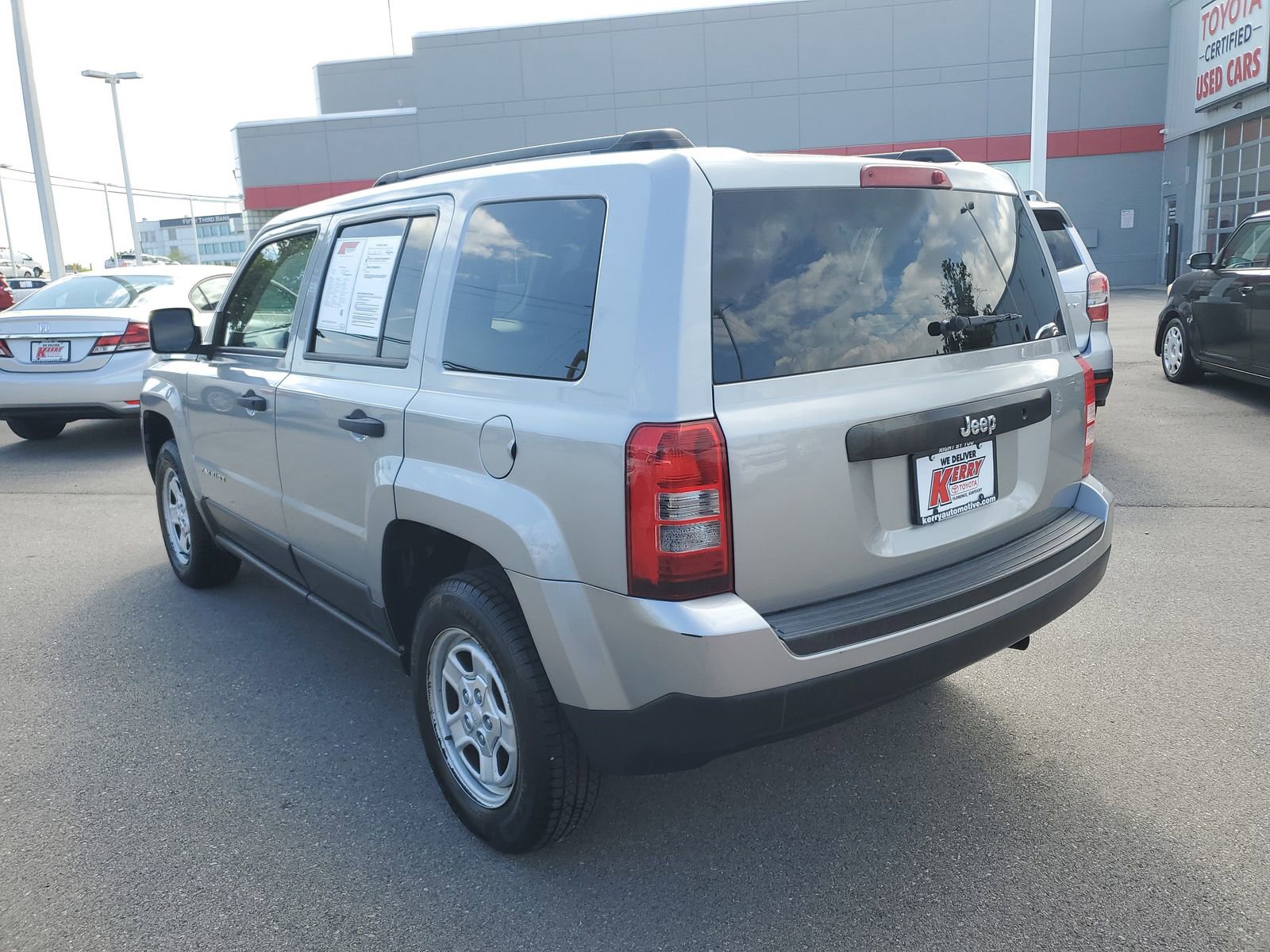 Used 2014 Jeep Patriot Sport FWD image 3