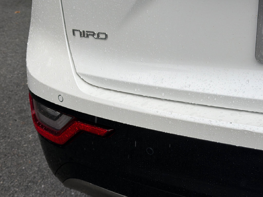 Certified 2024 Kia Niro Wave w/ Wave Preserve Package FWD image 5