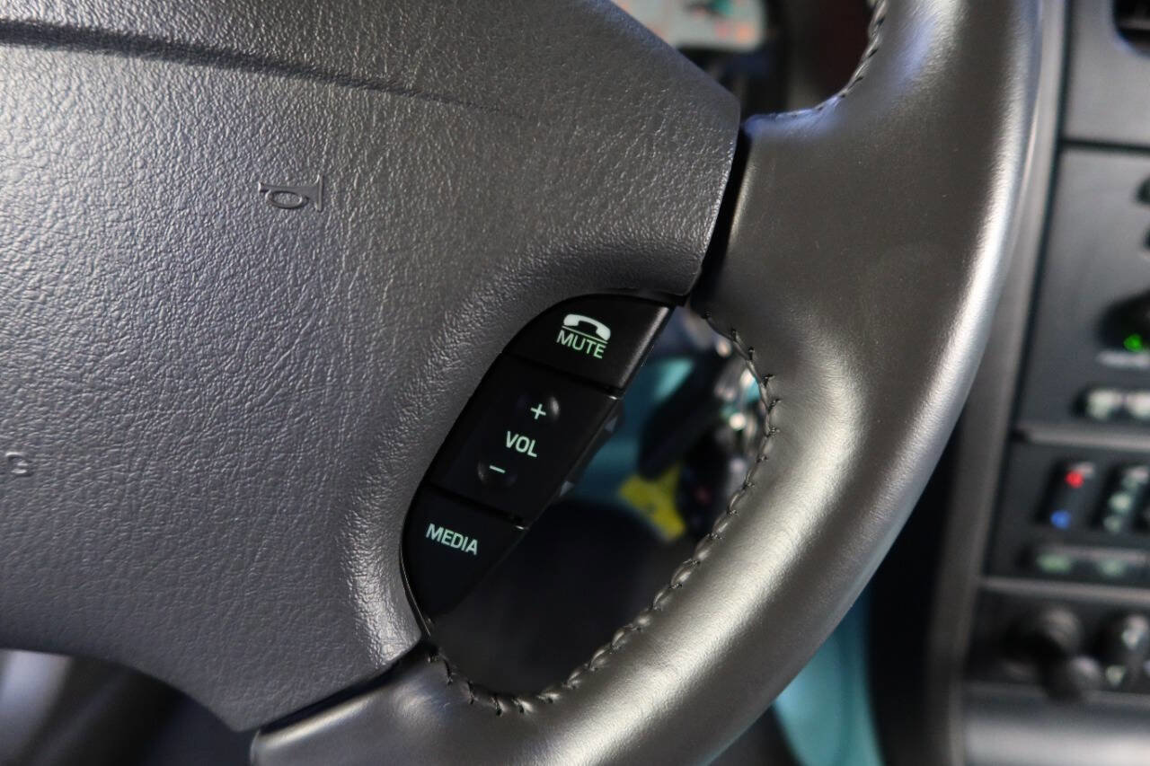 Used 2002 Ford Thunderbird Deluxe image 21