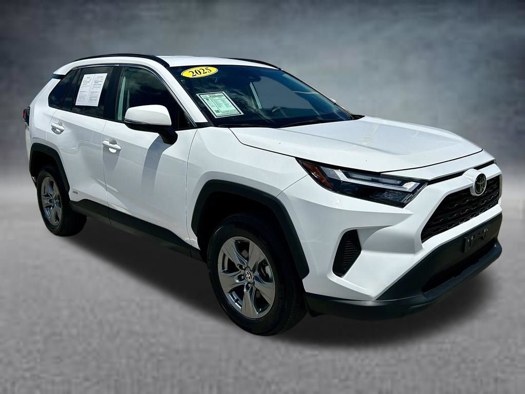 Used 2025 Toyota RAV4 XLE AWD/4WD image 3