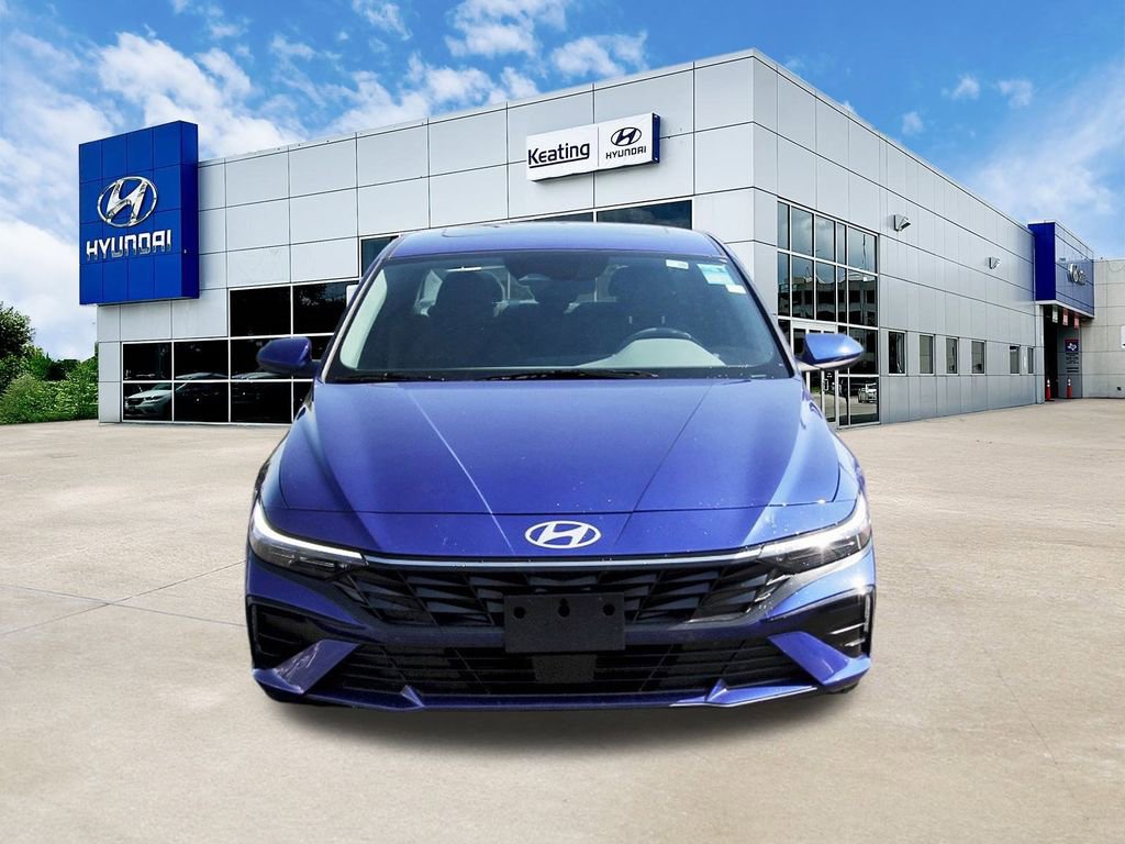 Certified 2025 Hyundai Elantra SEL image 2