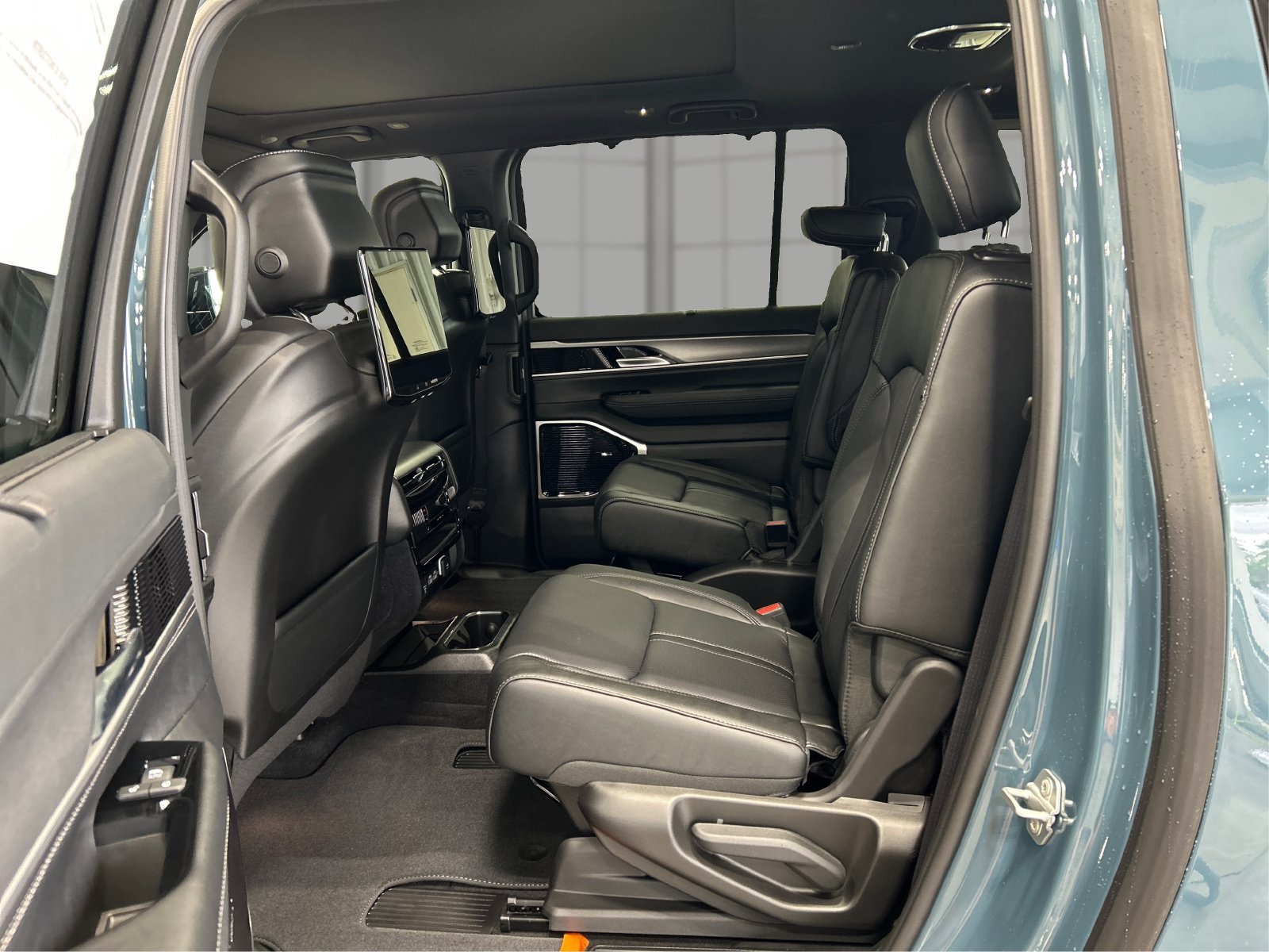 New 2026 Jeep Grand Wagoneer L Limited AWD/4WD image 10