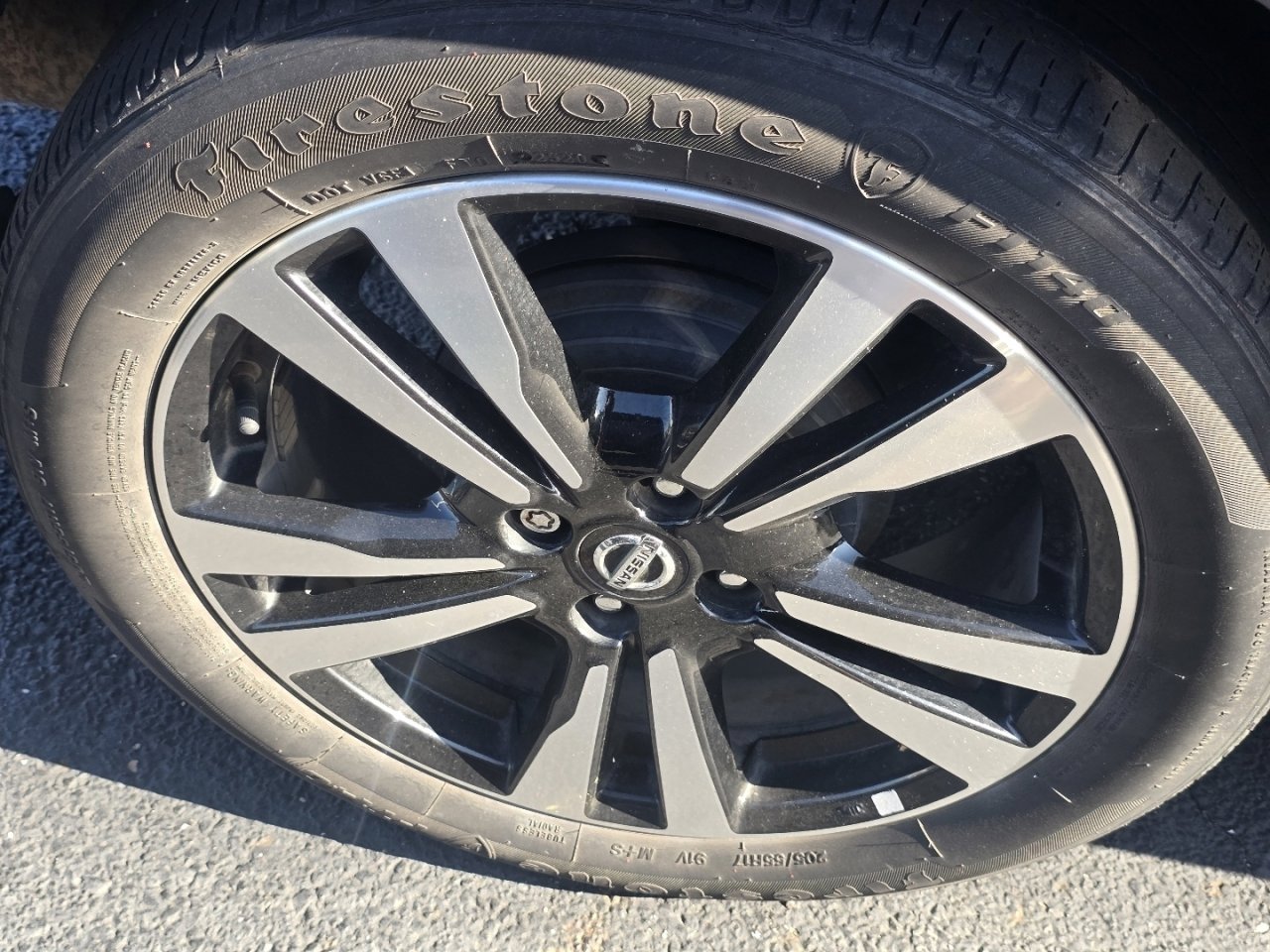 Used 2020 Nissan Kicks SR image 13