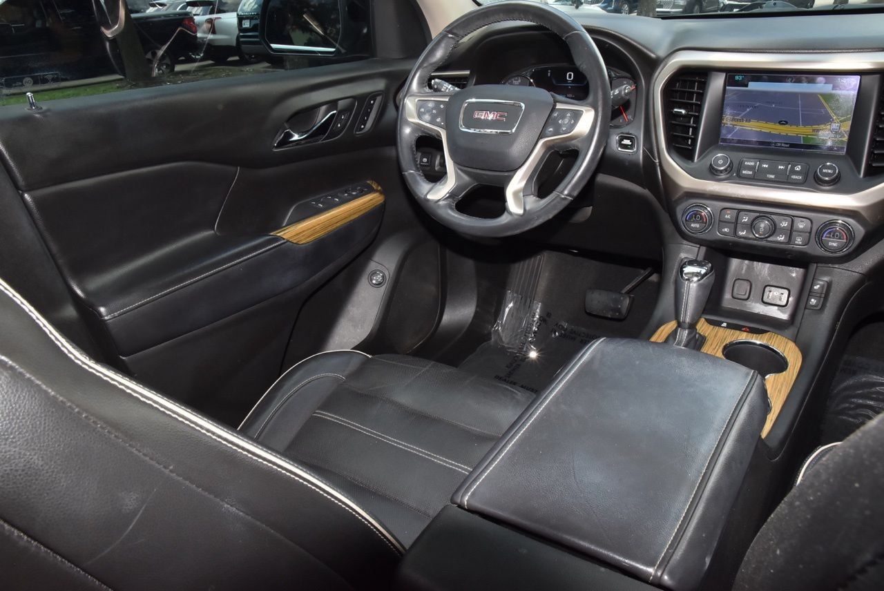 Used 2018 GMC Acadia Denali w/ Technology Package FWD image 16
