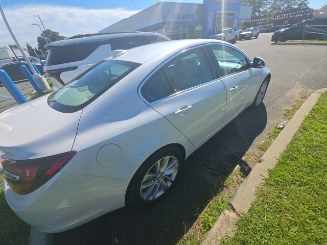 Used 2017 Buick Regal Premium w/ Driver Confidence Package #1 FWD image 2