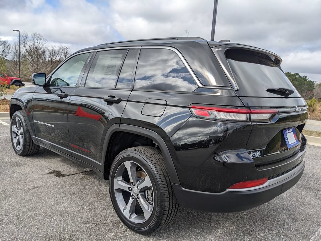 New 2026 Jeep Grand Cherokee Limited RWD image 18