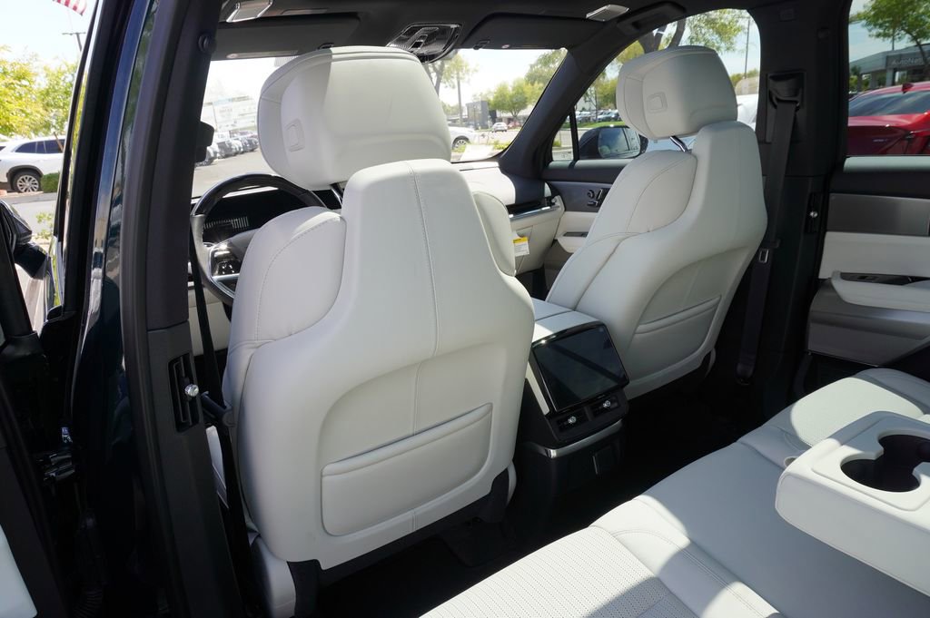 New 2026 Cadillac Vistiq Luxury AWD/4WD image 10