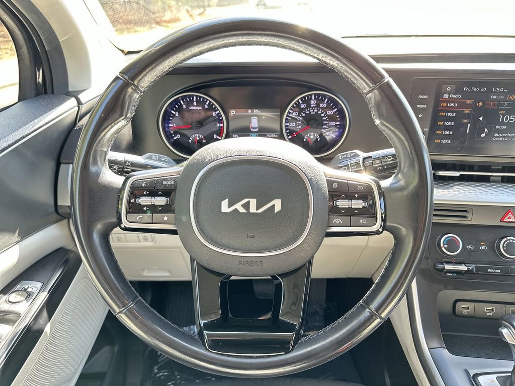 Used 2023 Kia Carnival LX image 11